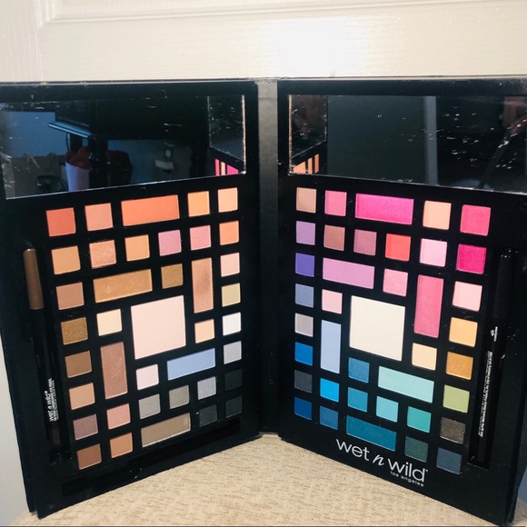 Wet n Wild Beauty Book - Picture 3 of 8